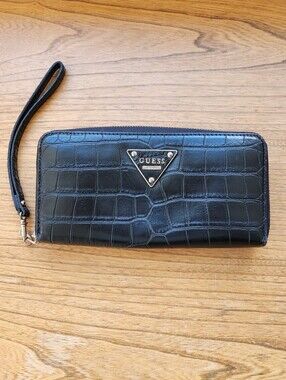 Guess Wristlet